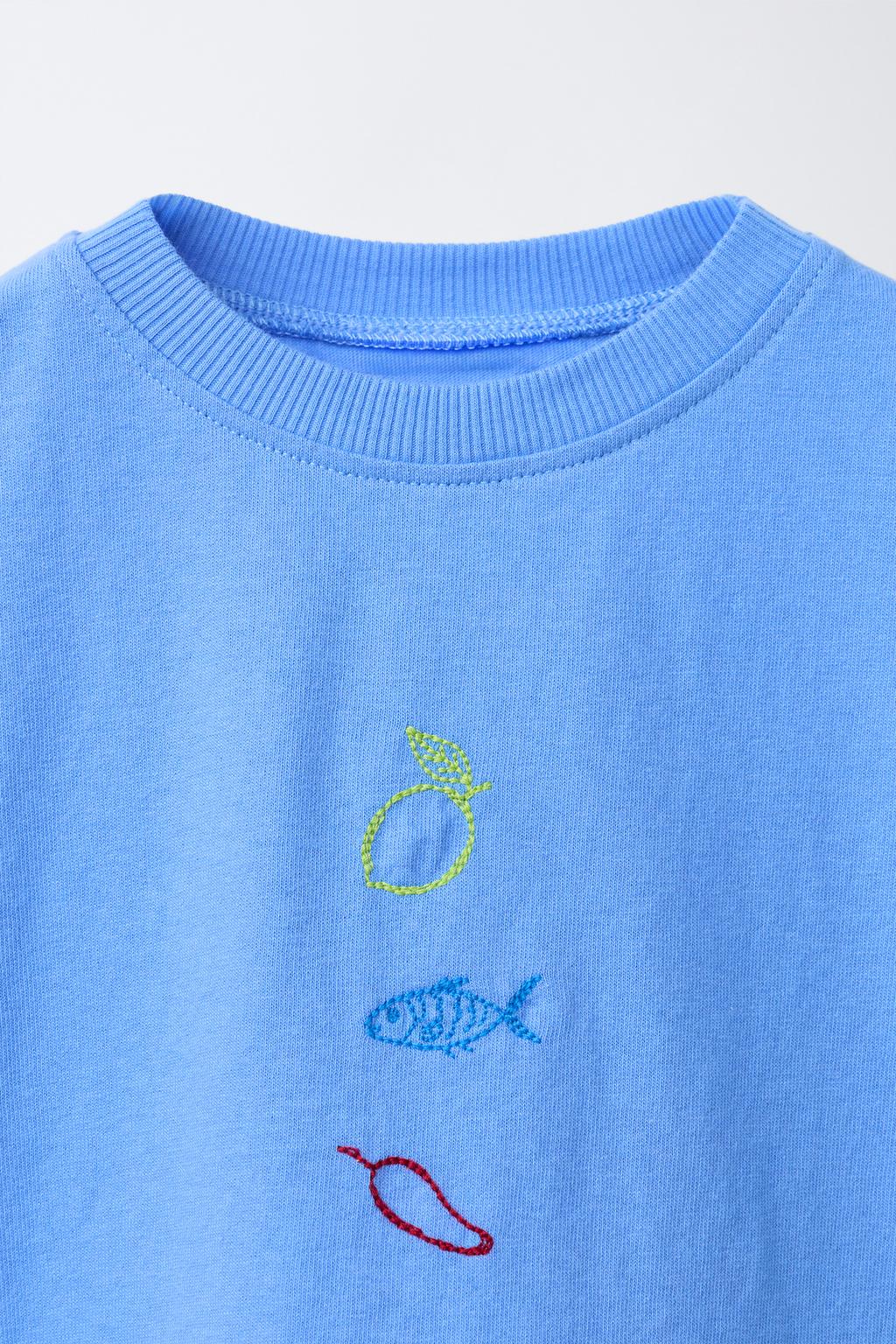 ФУТБОЛКА С ВЫШИТОЙ НАДПИСЬЮ