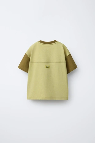 Футболка с контрастными рукавами и принтом