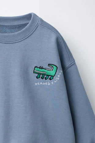 Толстовка с вышивкой животного