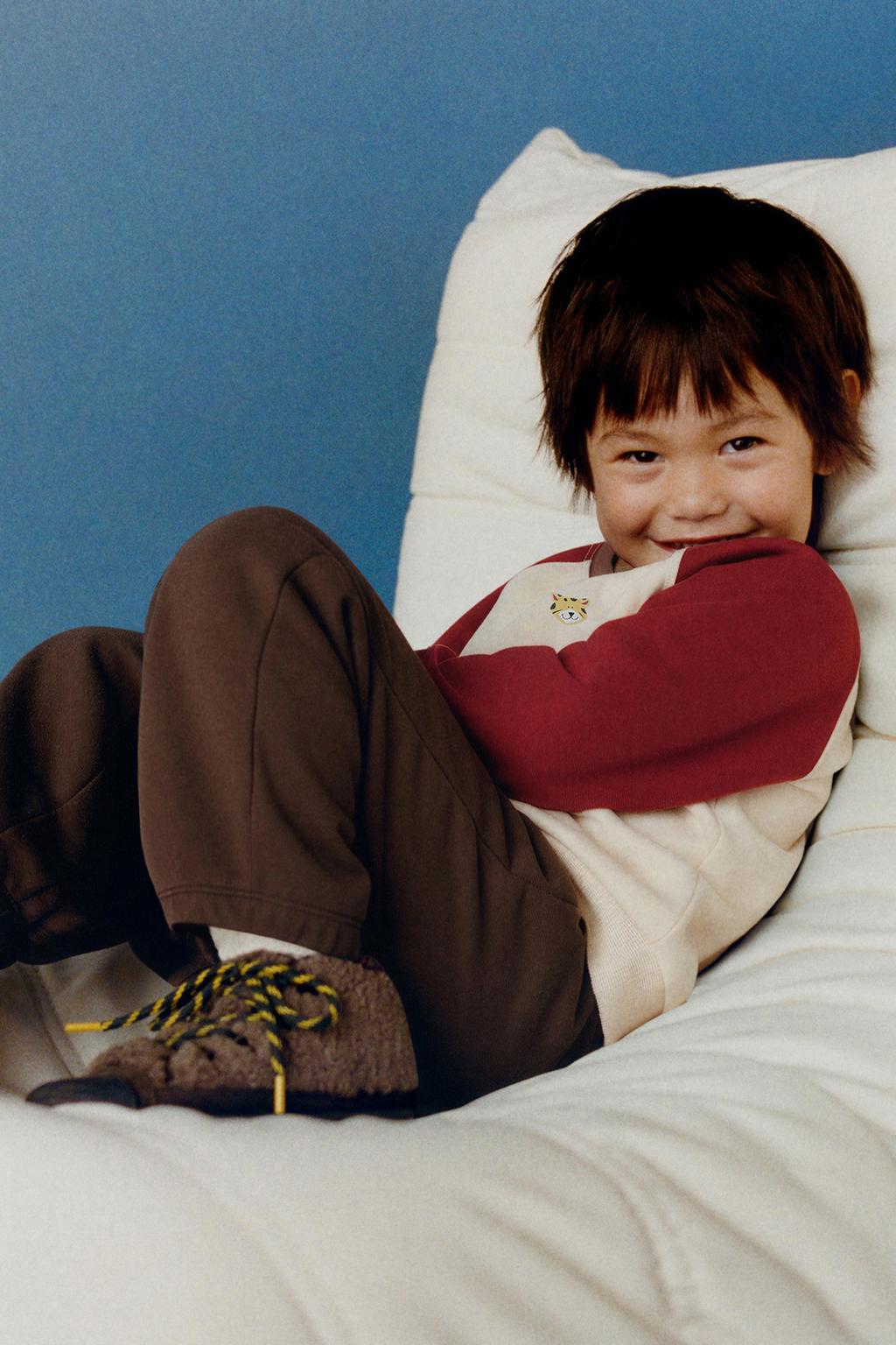 КОМПЛЕКТ ДЛЯ БЕГА: ТОЛСТОВКА И БРЮКИ-ДЖОГГЕРЫ OSITO В СТИЛЕ КОЛОР-БЛОК