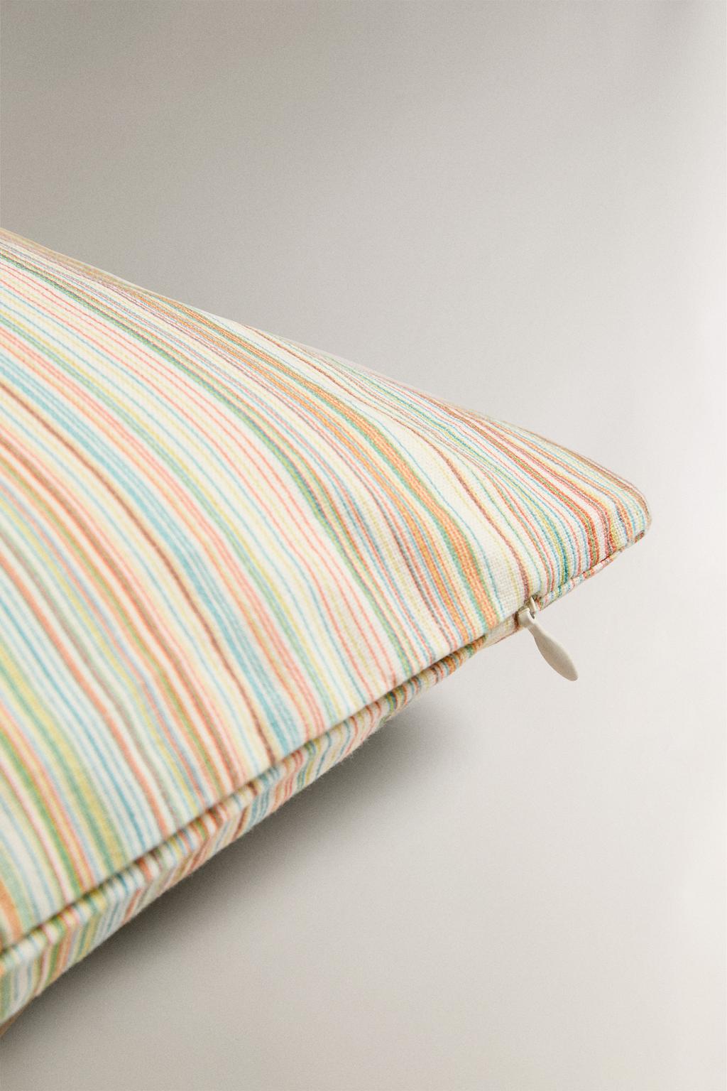 Чехол на подушку в полоску