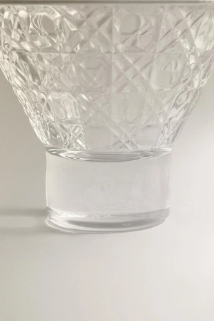 Стеклянный десертный стакан с рельефным узором- Заказать в России