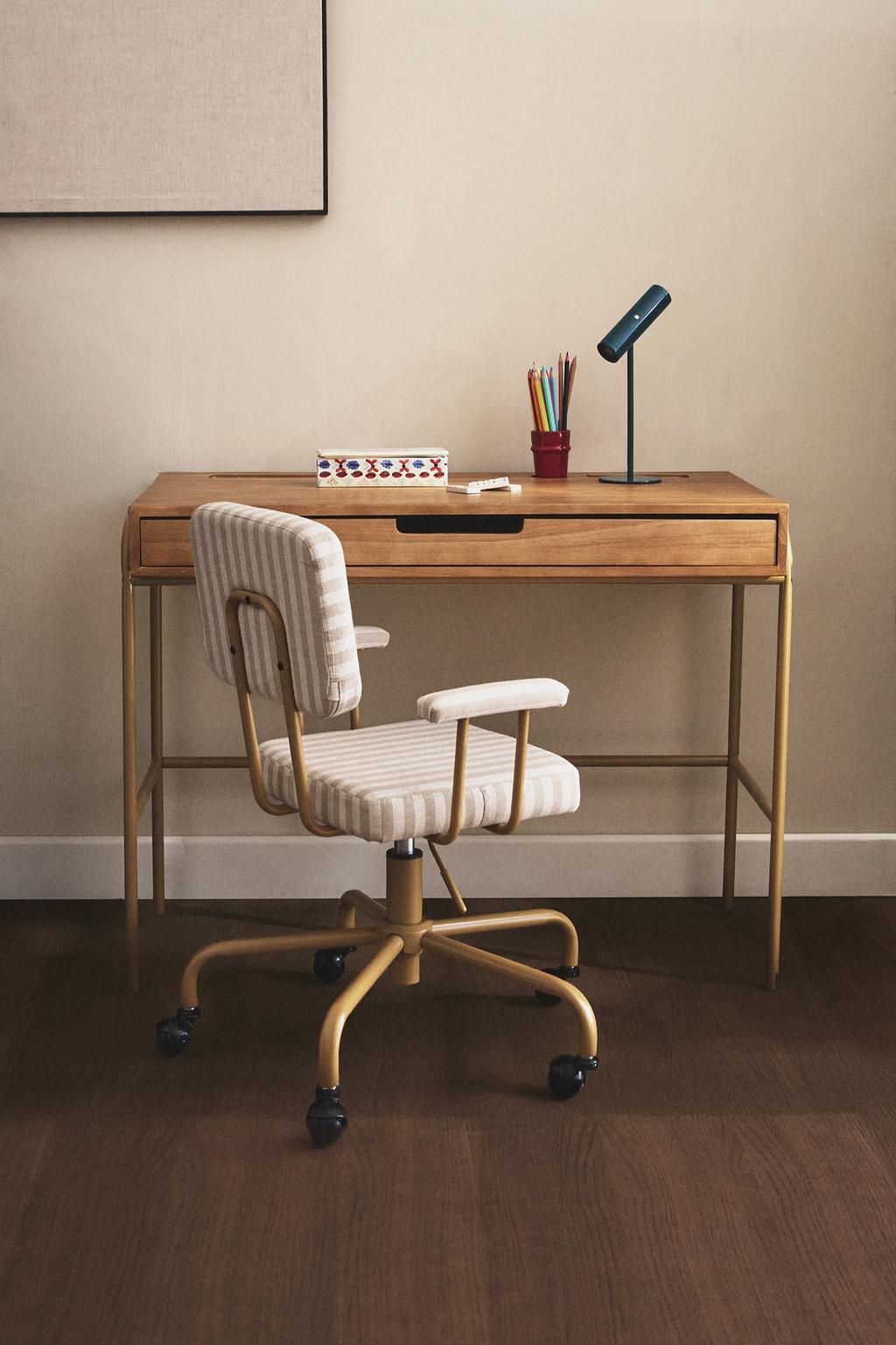 Детский деревянный стол