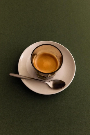 Стеклянная кружка для кофе с объемным фактурным дизайном- Заказать в России