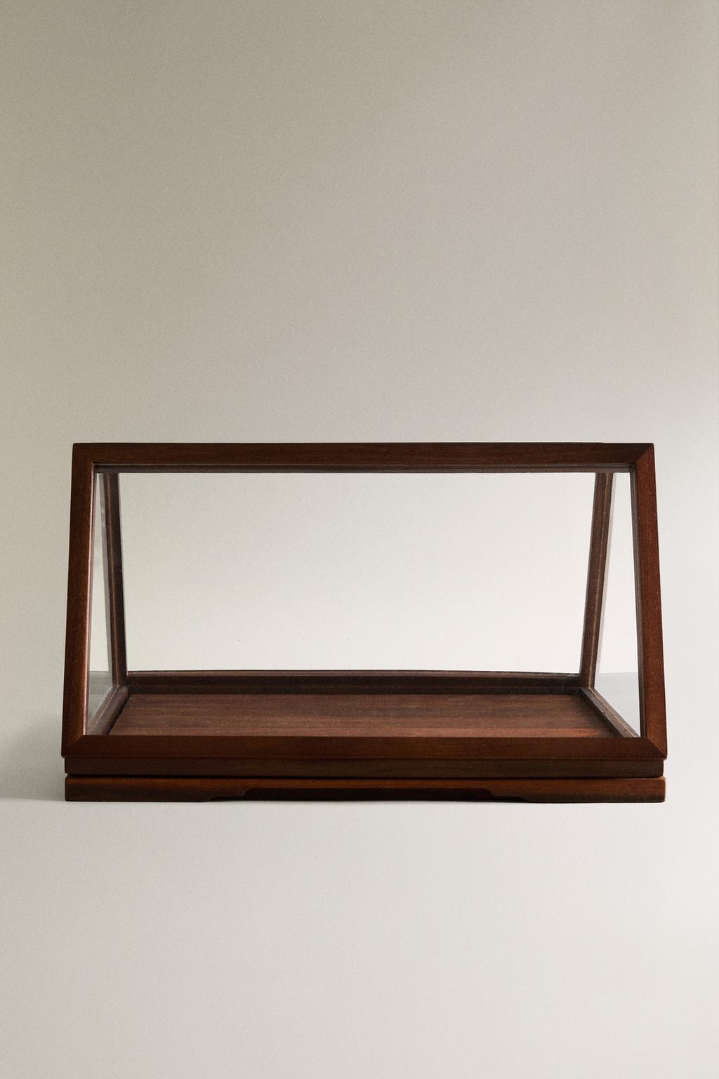 Деревянная стойка для демонстрации