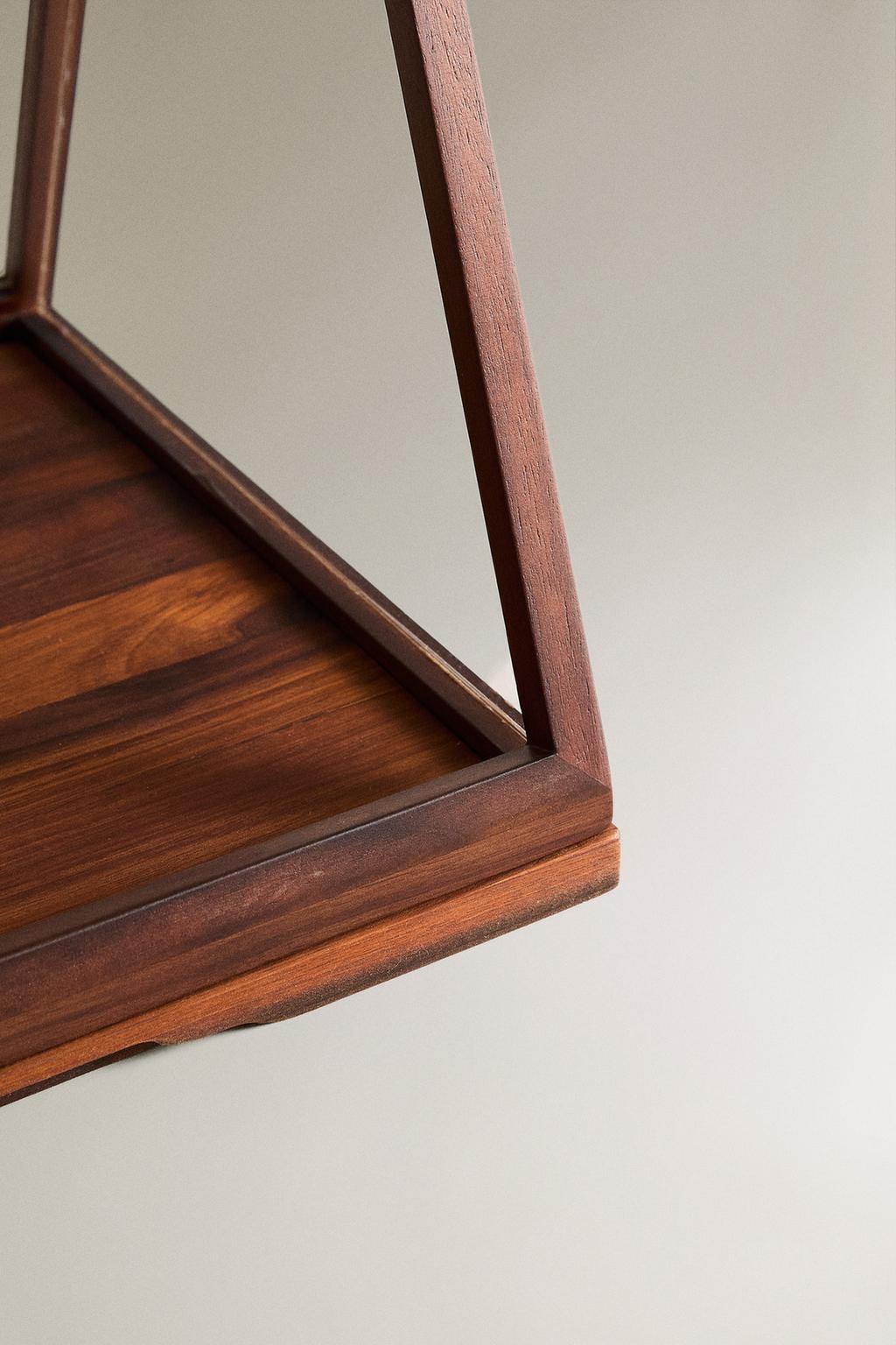 Деревянная стойка для демонстрации