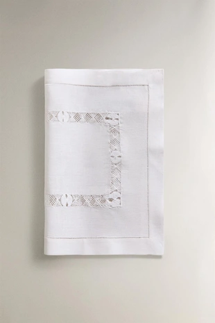 Салфетка с цветочной вышивкой и кантом- Заказать в России