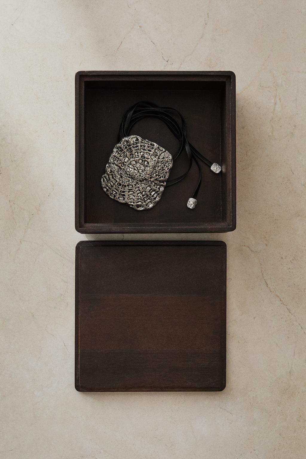 Средняя деревянная коробка с крышкой