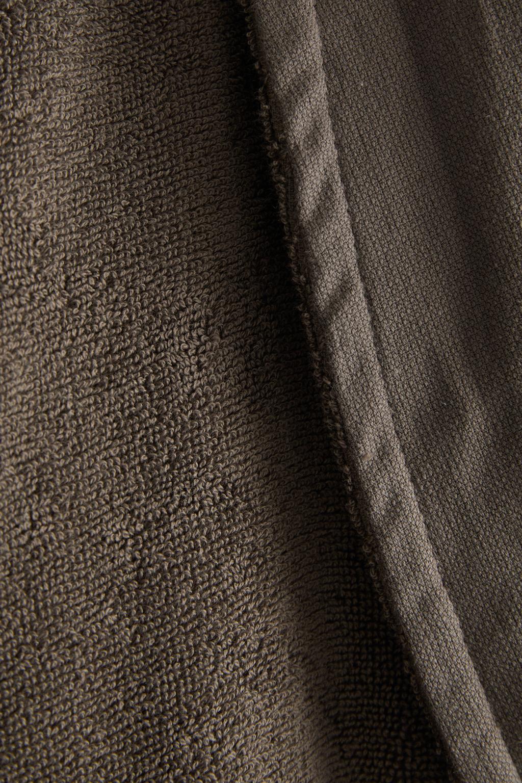 Хлопковый халат с нашивками из ткани