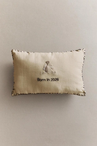 Детская подушка из льна с вышитыми кроликами- Заказать в России