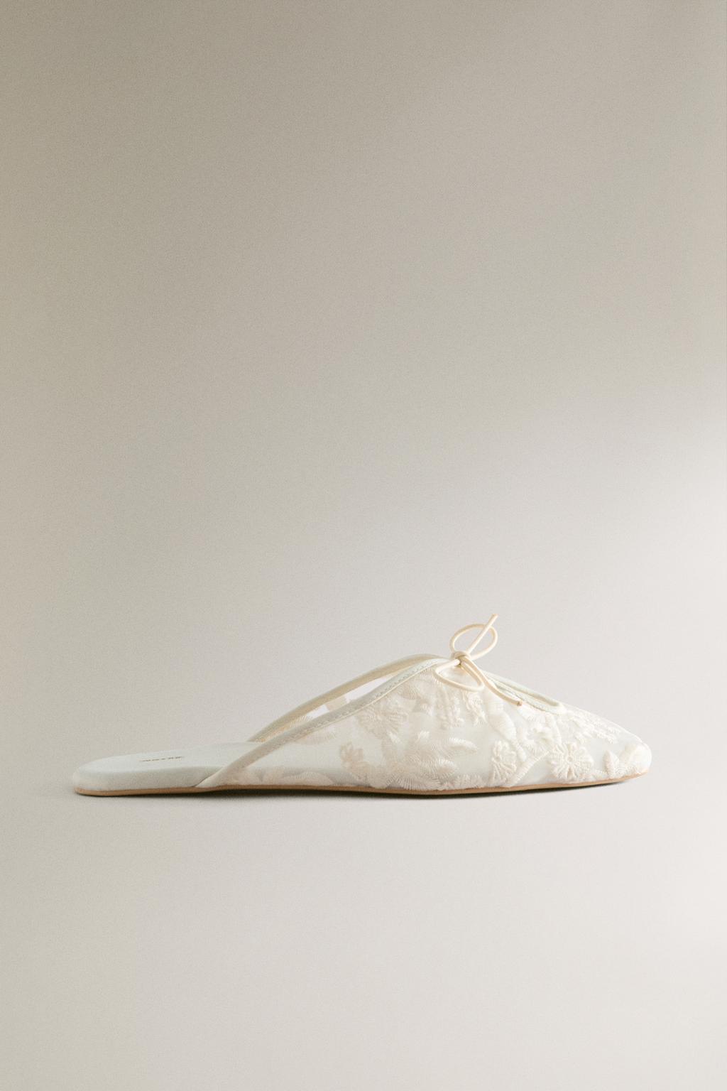 Туфли-мюли с вышивкой цветов