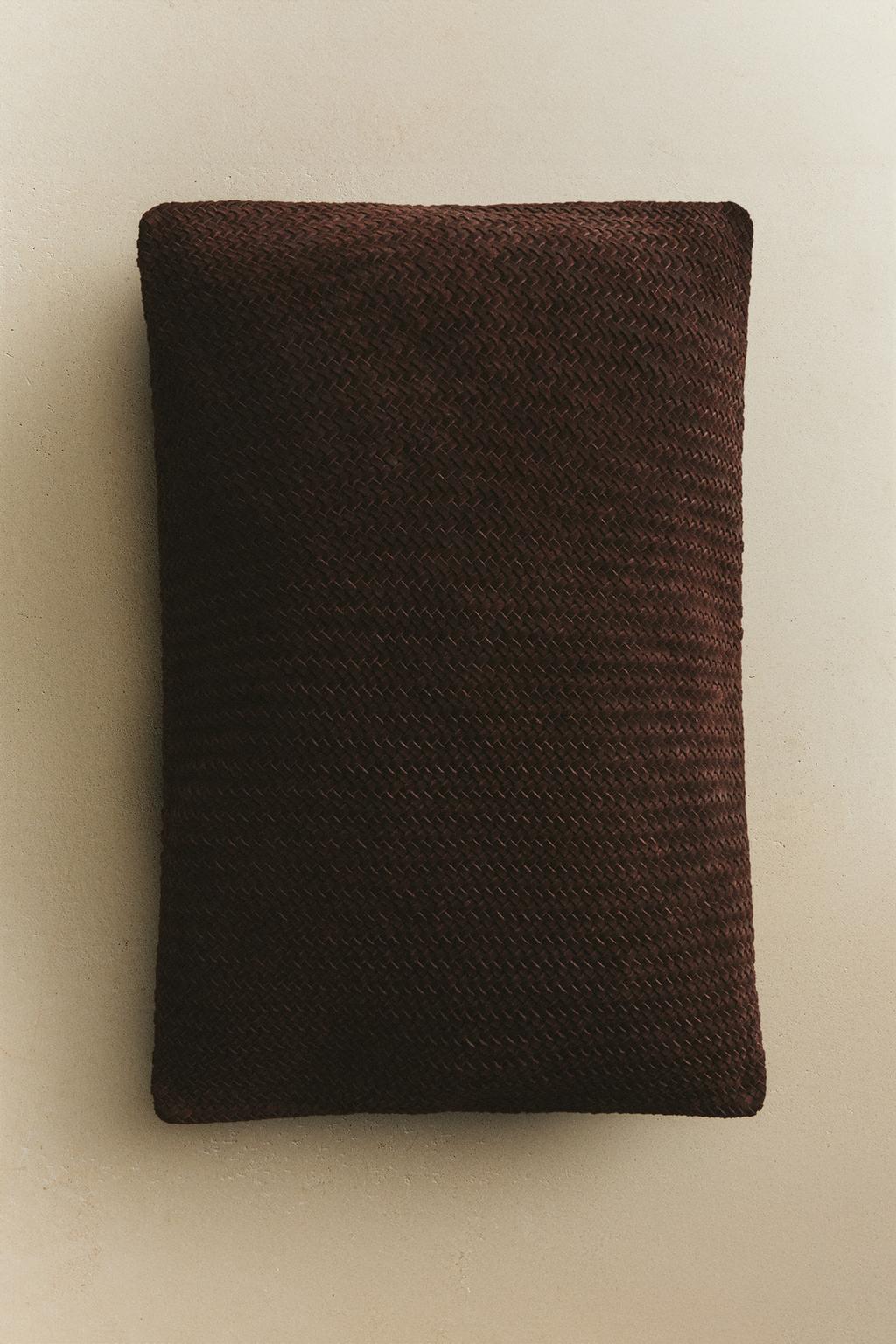 Кожаная наволочка для подушки