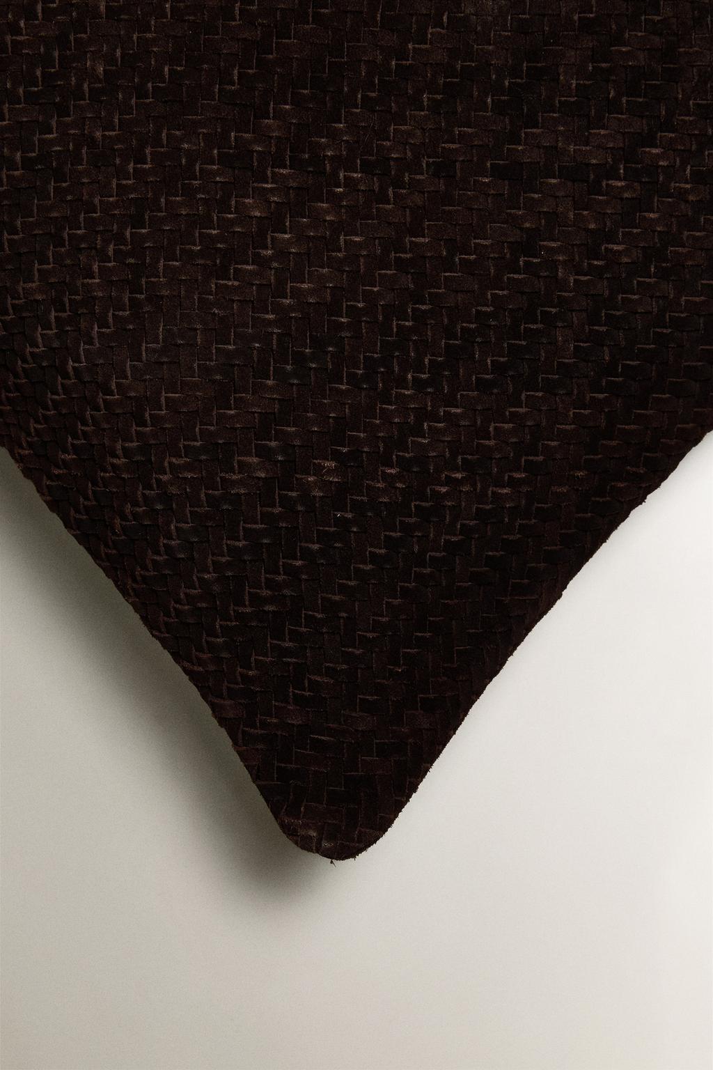 Кожаная наволочка для подушки