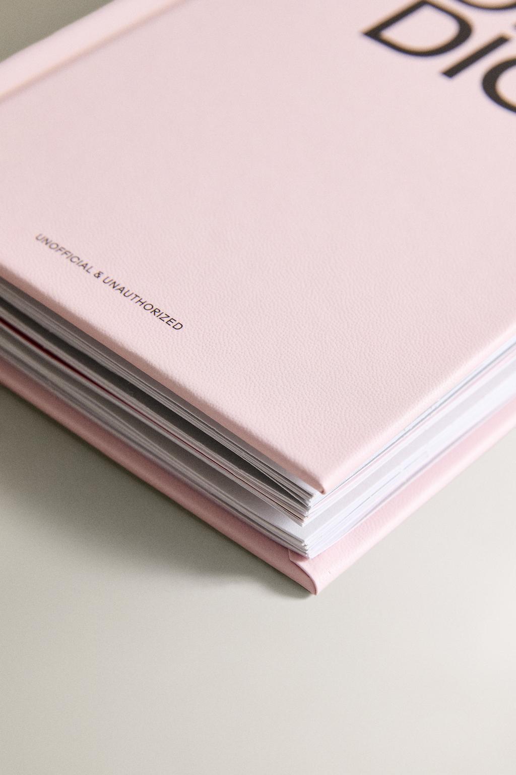 Книга fashion unfolded  pop up  dior (на английском)