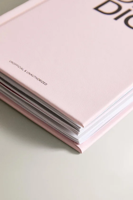 Книга fashion unfolded  pop up  dior (на английском)