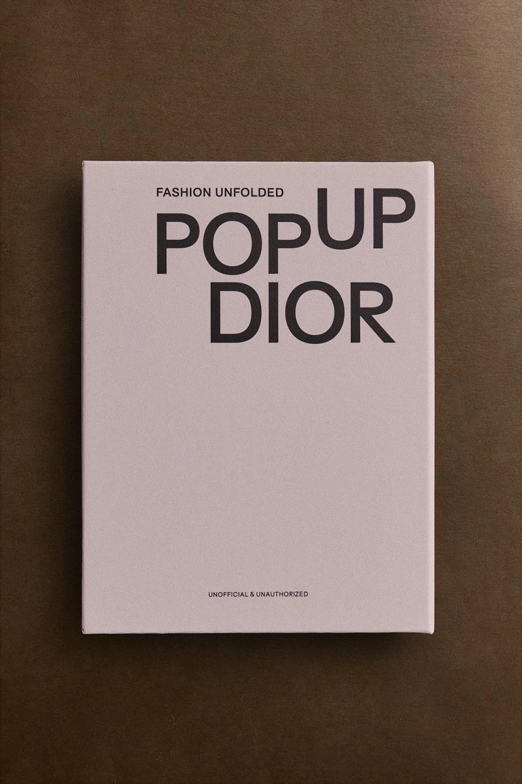 Книга fashion unfolded  pop up  dior (на английском)