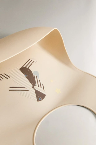 Детский силиконовый слюнявчик с изображением кролика- Заказать в России