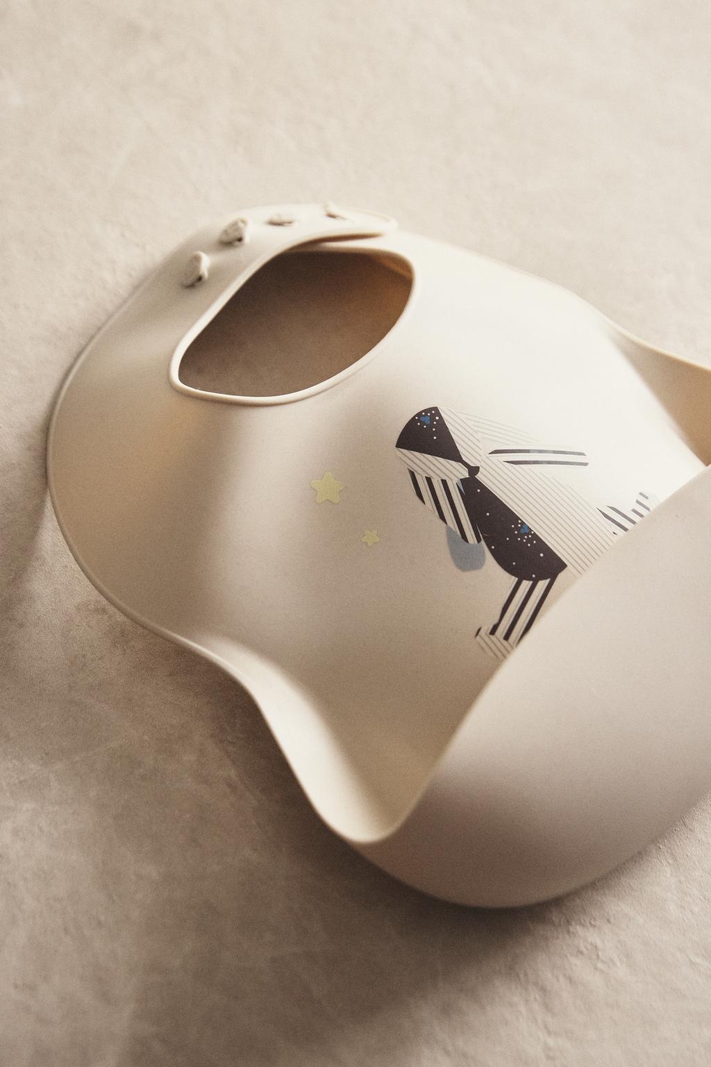 Детский силиконовый слюнявчик с изображением кролика