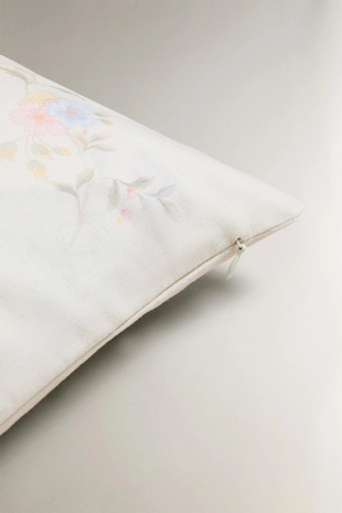 Подушка с цветочным принтом- Заказать в России