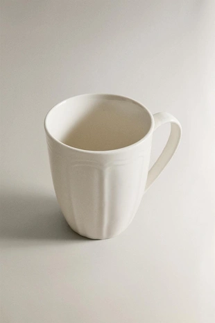 Фарфоровая кружка с рельефным дизайном- Заказать в России