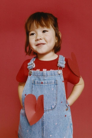 Длинный джинсовый комбинезон с вышивкой «сердца»- Заказать в России