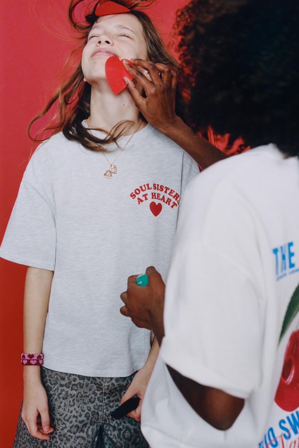 ФУТБОЛКА С ПРИНТОМ «СЕРДЦА»