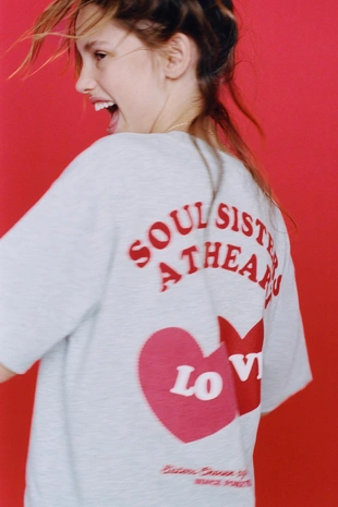 Футболка с принтом «сердца»- Заказать в России