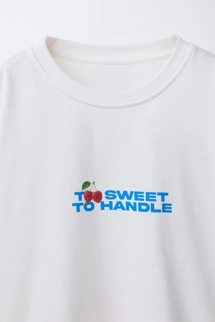 Футболка с принтом «вишни и конфеты»- Заказать в России