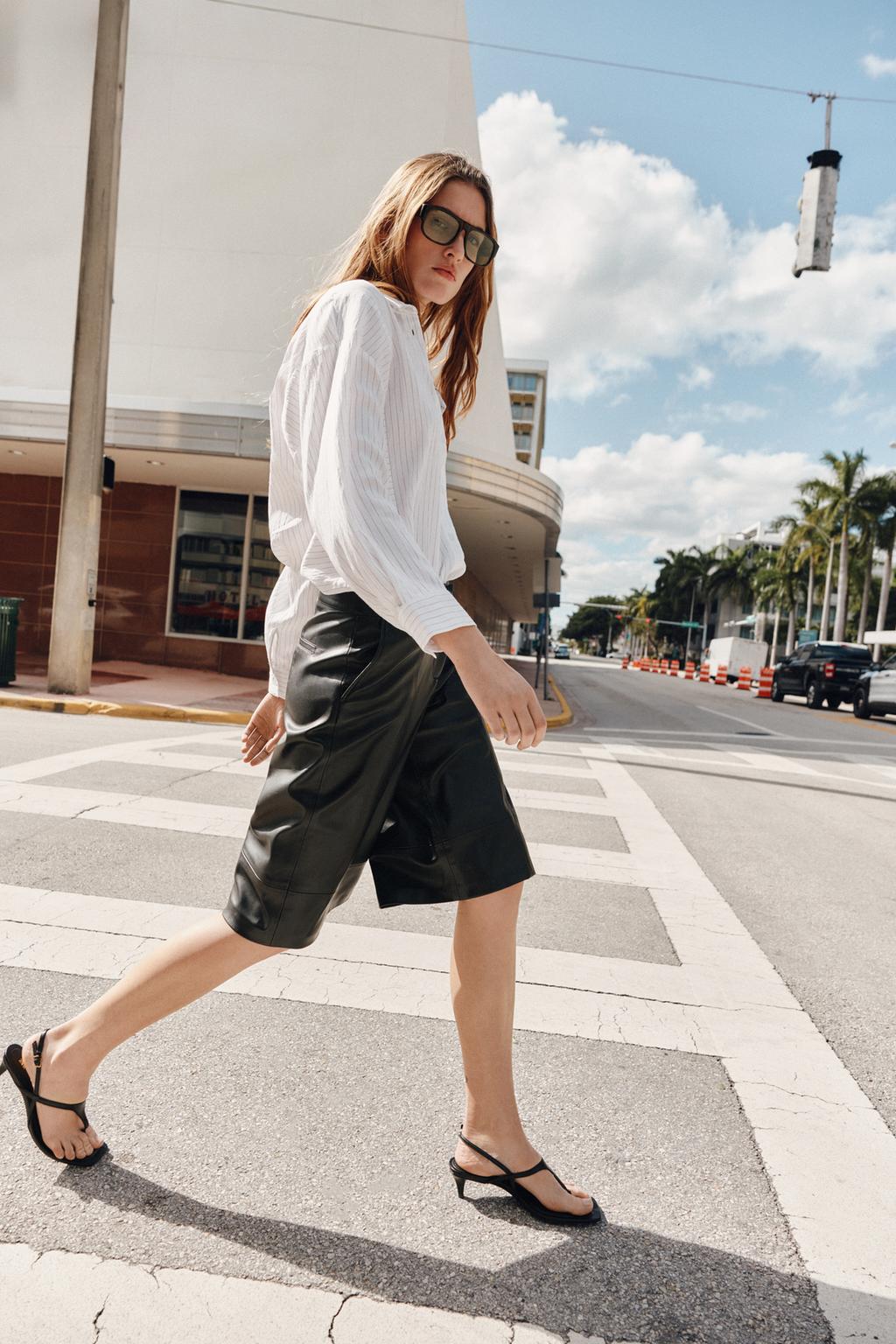 ДЛИННЫЕ БЕРМУДЫ ИЗ ИСКУССТВЕННОЙ КОЖИ