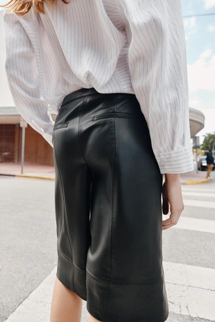 Длинные бермуды из искусственной кожи- Заказать в России