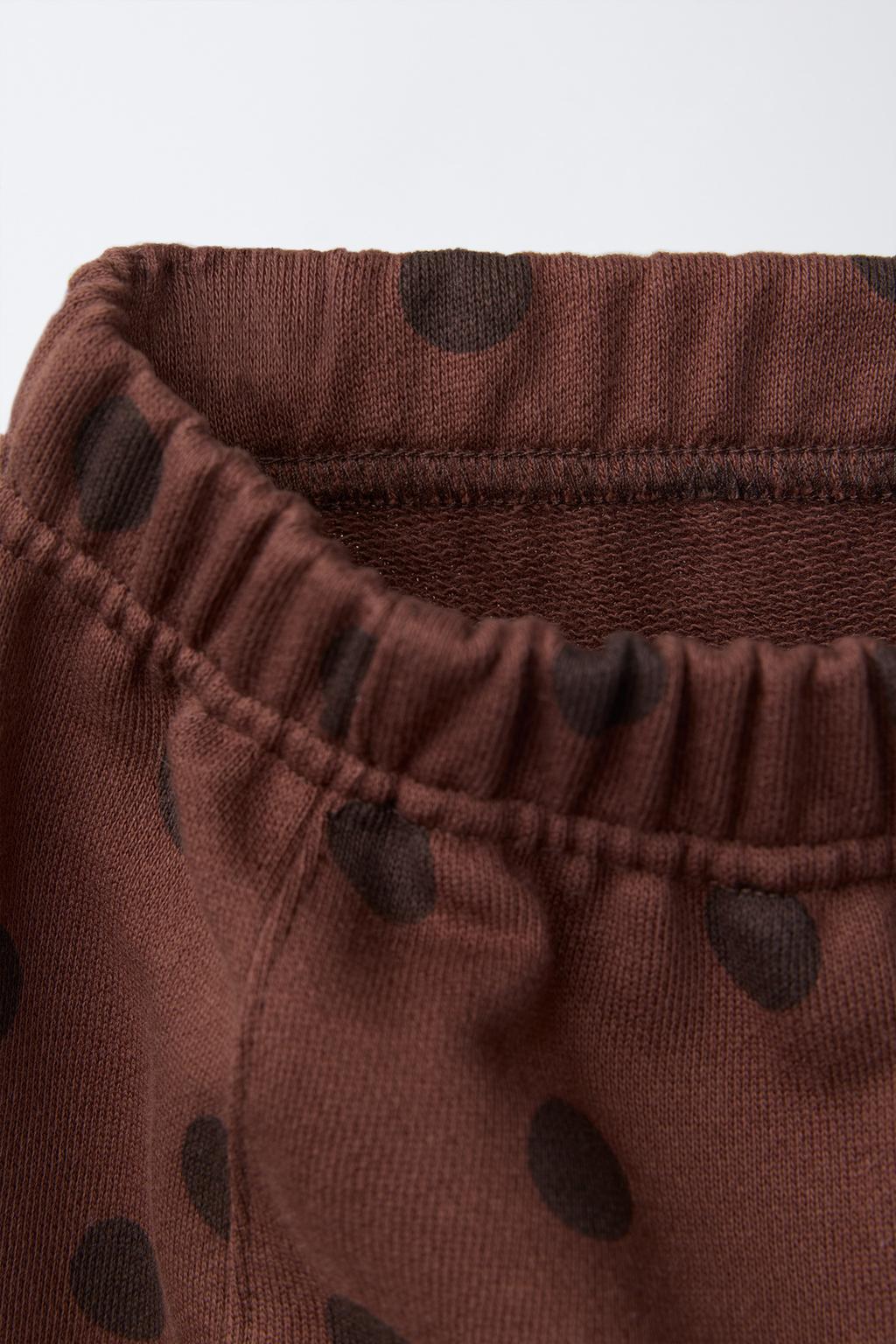 БРЮКИ ИЗ МЯГКОЙ ТКАНИ В ГОРОШЕК