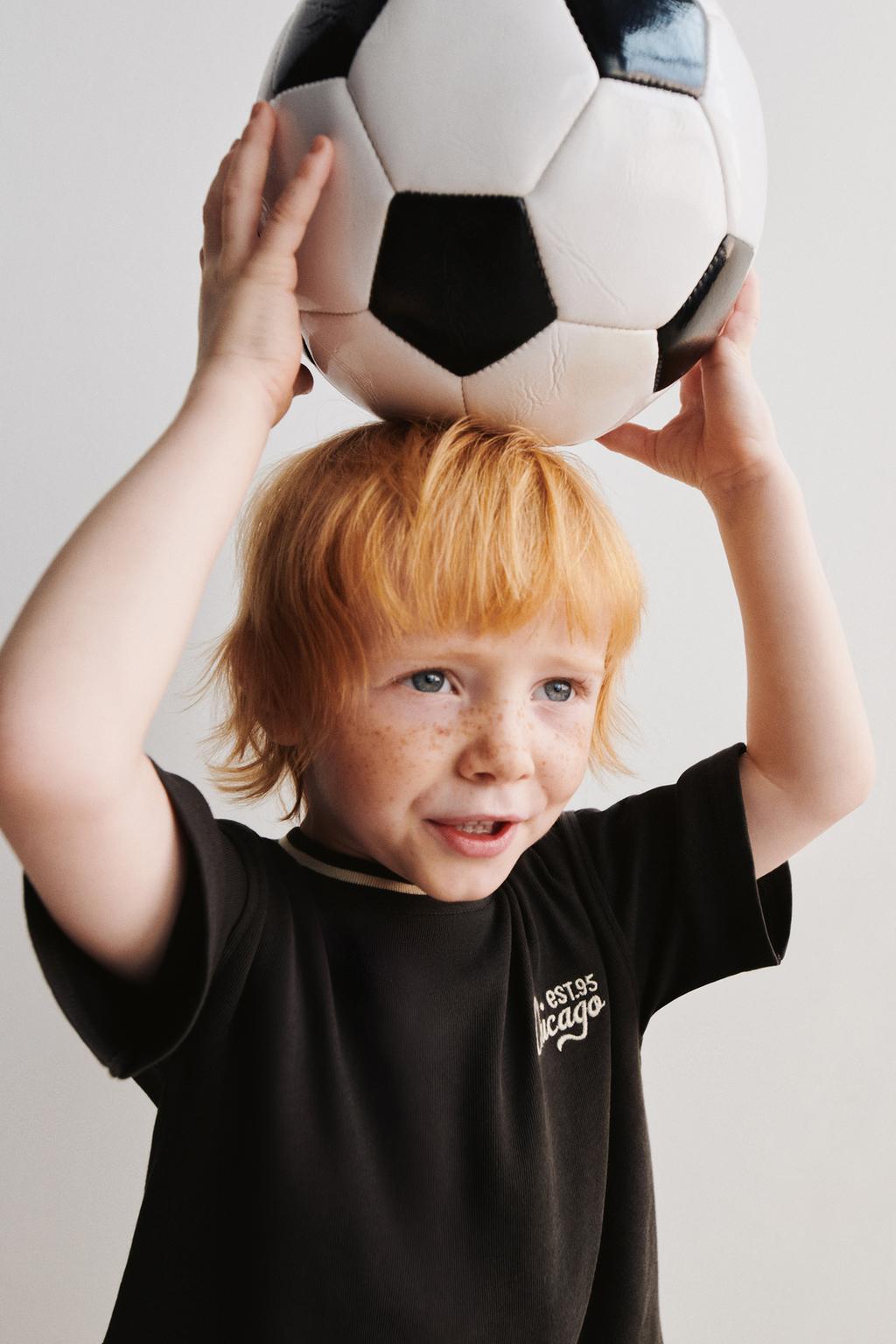 ФУТБОЛКА С ВЫШИТОЙ НАДПИСЬЮ