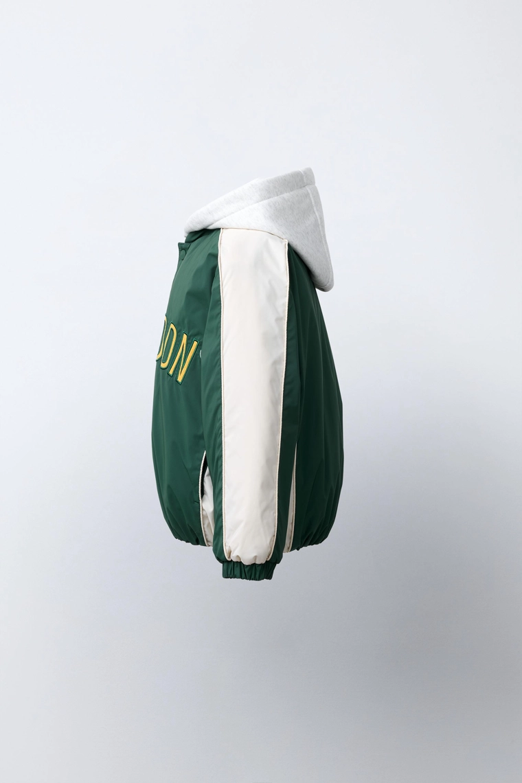 Бомбер с водоотталкивающим покрытием и съемным флисовым капюшоном