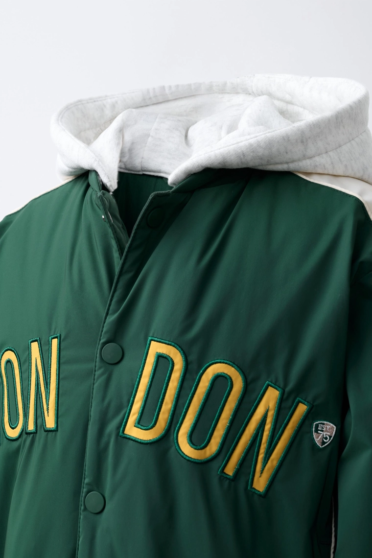 Бомбер с водоотталкивающим покрытием и съемным флисовым капюшоном