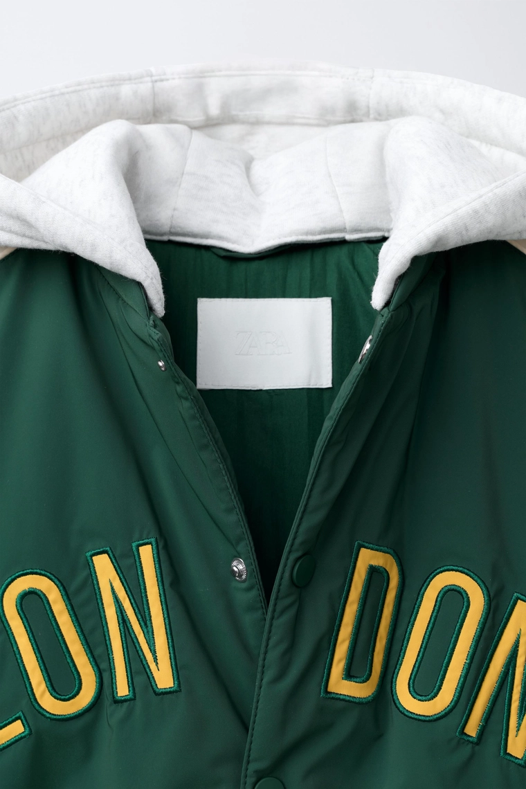 Бомбер с водоотталкивающим покрытием и съемным флисовым капюшоном