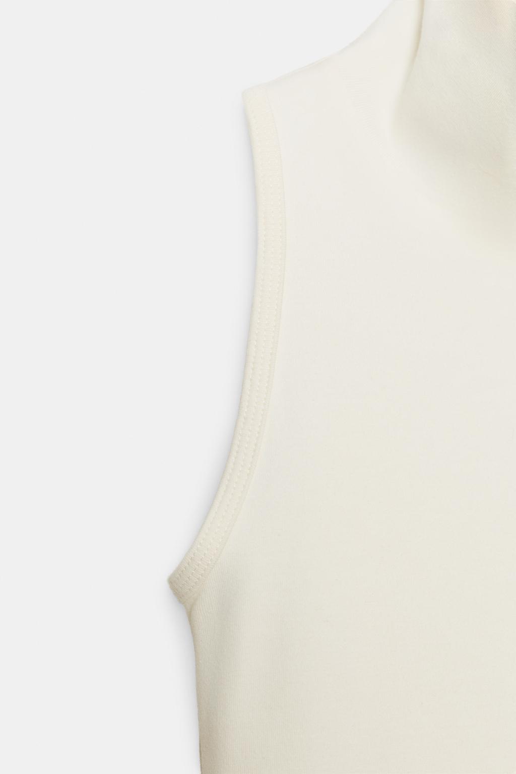 ТОП БЕЗ РУКАВОВ С ВОРОТНИКОМ-СТОЙКОЙ