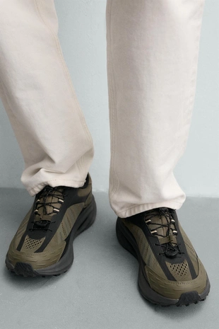 Спортивные кроссовки- Заказать в России