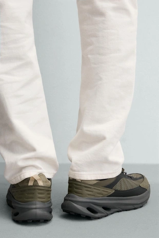 Спортивные кроссовки- Заказать в России