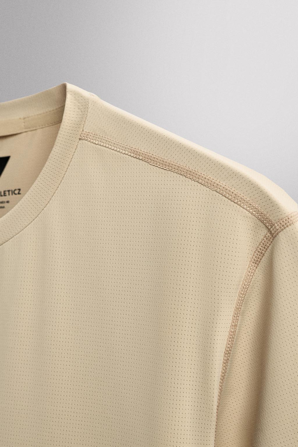 БАЗОВАЯ ФУТБОЛКА ИЗ ВЫСОКОТЕХНОЛОГИЧНОЙ ТКАНИ