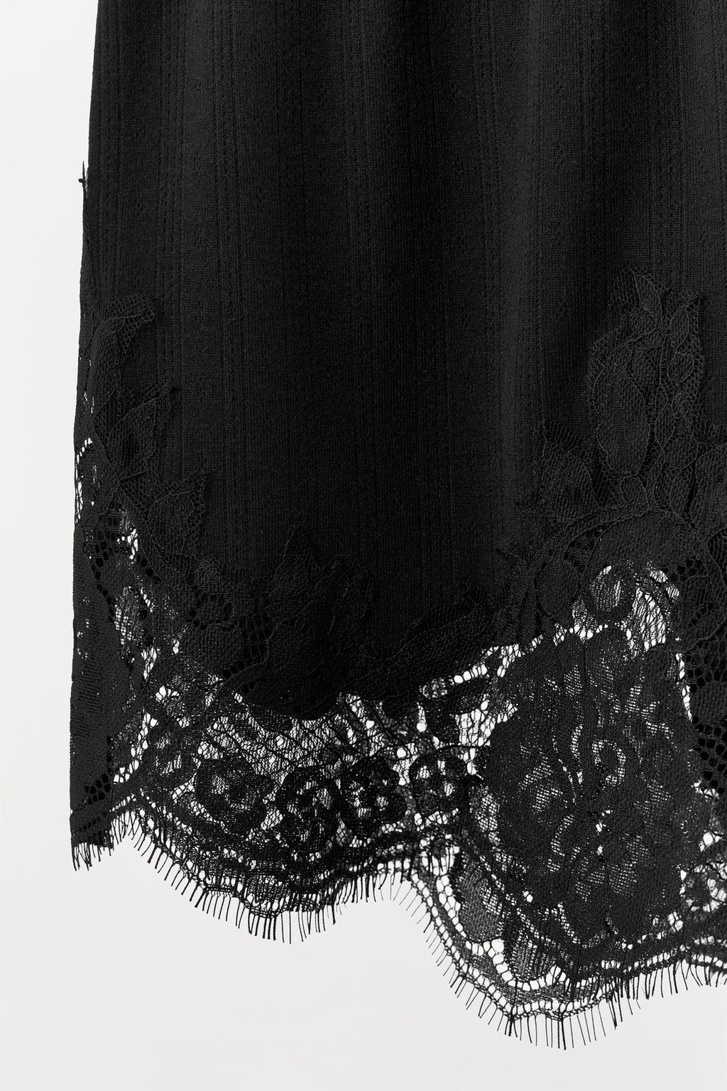 ПЕРФОРИРОВАННЫЕ ШОРТЫ С КРУЖЕВОМ