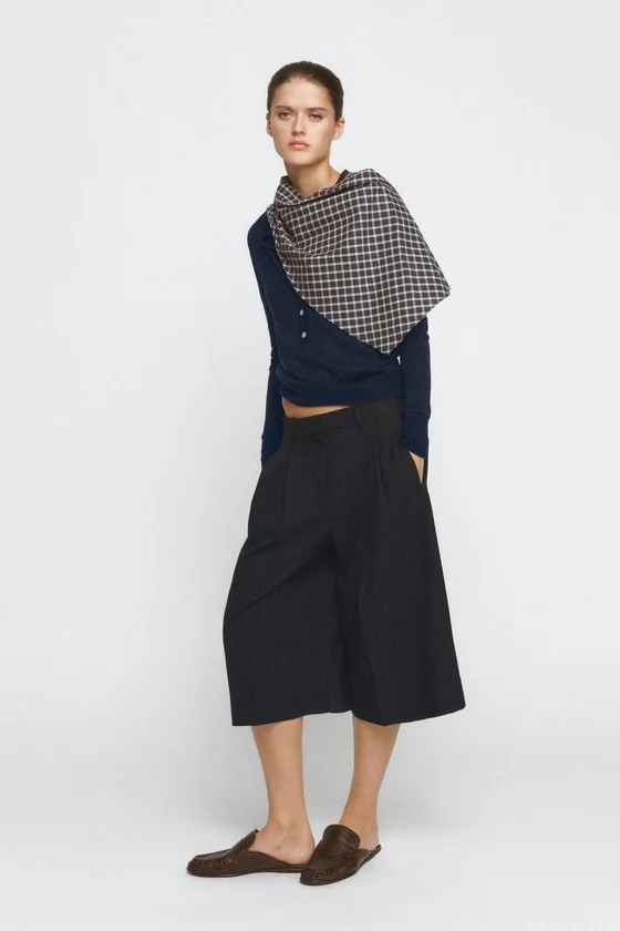 ШОРТЫ В ПОЛОСКУ С ЗАЩИПАМИ — коллекция Zara «ZW»