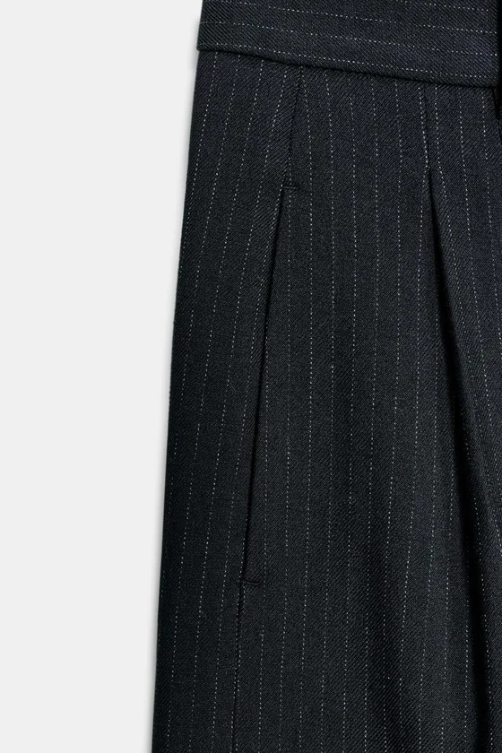 ШОРТЫ В ПОЛОСКУ С ЗАЩИПАМИ — коллекция Zara «ZW»