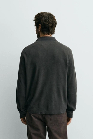 Поло из рельефного трикотажа с комбинированным воротником- Заказать в России