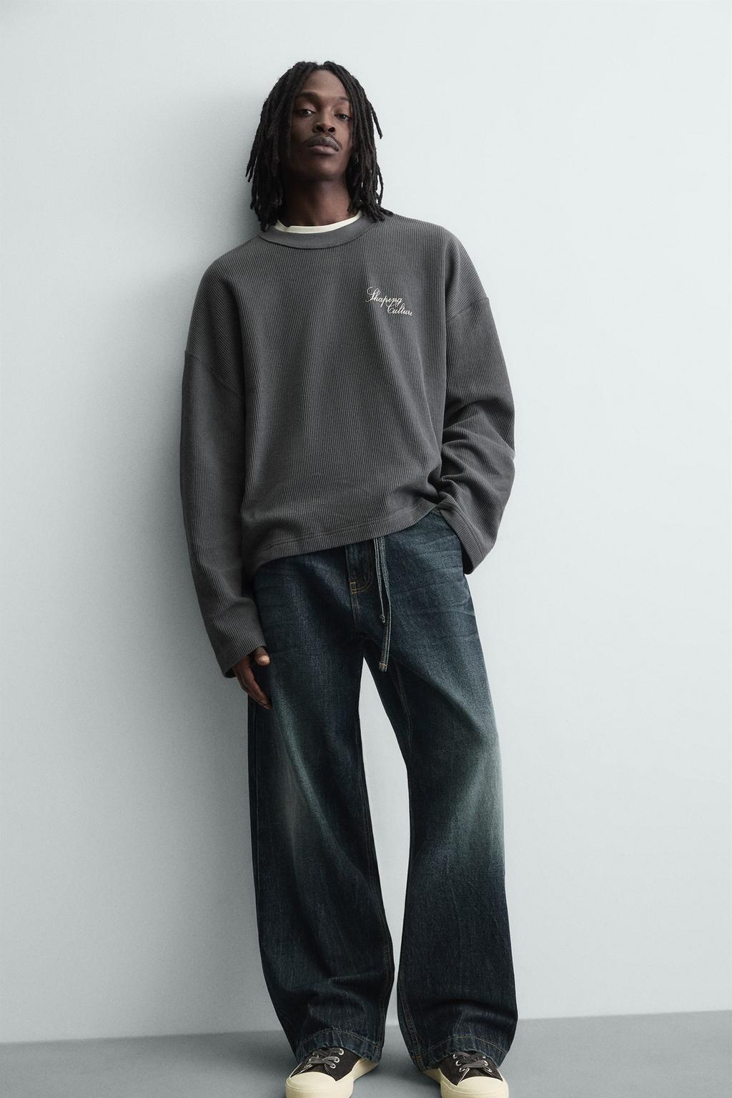 ТОЛСТОВКА С РЕЛЬЕФНОЙ ТКАНЬЮ И НАДПИСЬЮ