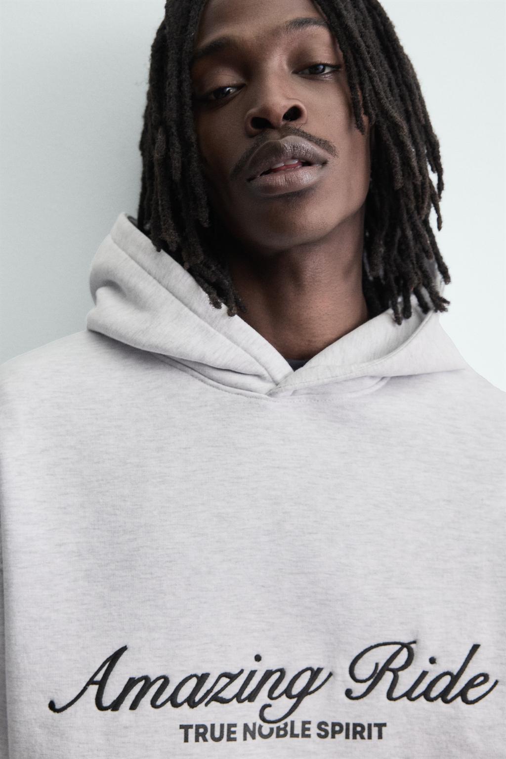 ТОЛСТОВКА С КОМБИНИРОВАННЫМИ НАДПИСЯМИ