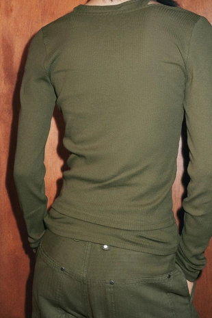 Футболка в рубчик с двойной отделкой