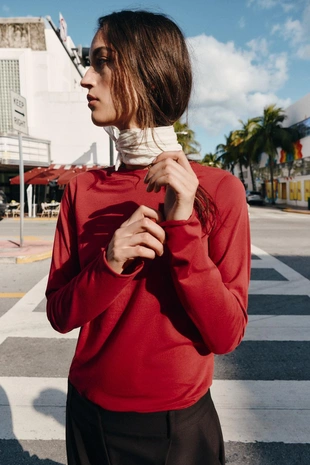 Хлопковая футболка с длинными рукавами- Заказать в России