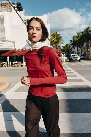 Хлопковая футболка с длинными рукавами- Заказать в России