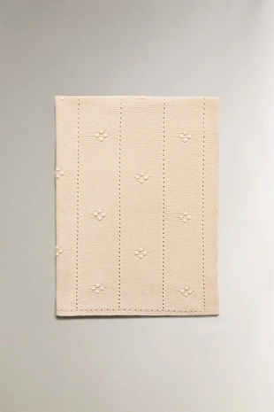 Однотонное хлопковое плед для младенцев с ажурным узором и объемными шариками