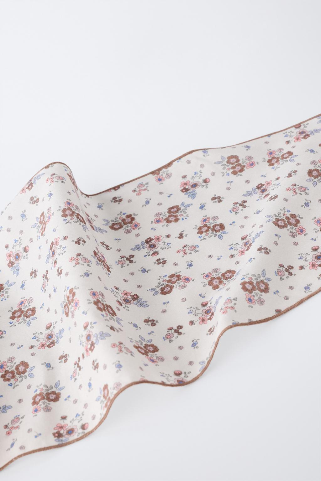 БАНДАНА С ЦВЕТОЧНЫМ ПРИНТОМ